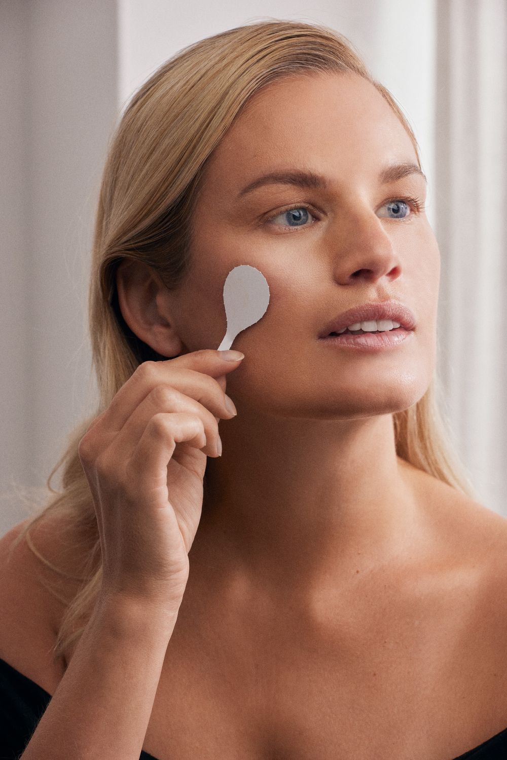 Facial treatment with applicator